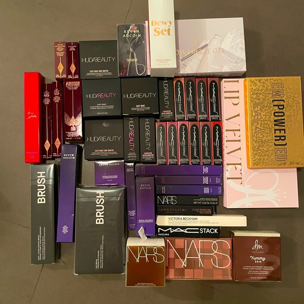 LUXE MAKEUP SET NWT